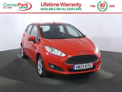 Usado Ford Fiesta Zetec 82 HP (60 kW) 2013 Vermelho Citadino