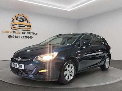 Green Used 2014 Vauxhall Astra Design Edition Estate | £4,250 (Fair price)
