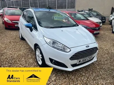 Usado Ford Fiesta Zetec 82 HP (60 kW) 2016 Branco Citadino