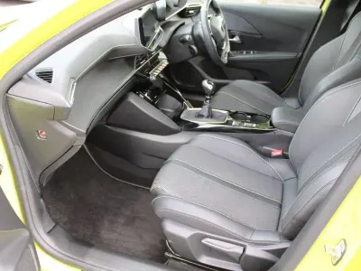 Used Peugeot 208 GT 99 HP (72 kW) 2024 Yellow Hatchback