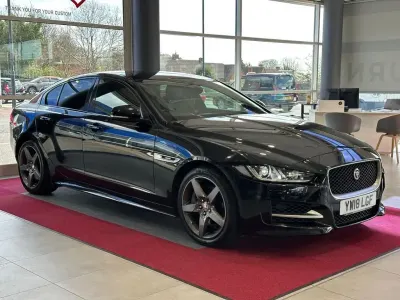 Używany Jaguar XE Ingenium 200 KM (147 kW) 2018 Czarny Sedan/Limuzyna