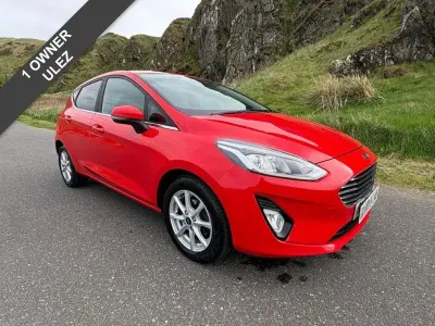 Usado Ford Fiesta Zetec 100 HP (73 kW) 2018 Vermelho Citadino