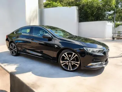 Used Vauxhall Insignia SRi 170 HP (125 kW) 2018 Black Hatchback