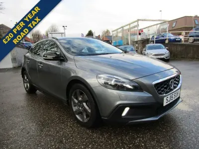 Usado Volvo V40 115 HP (84 kW) 2015 Cinzento Citadino