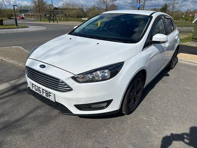 Used Ford Focus Zetec 125 HP (91 kW) 2016 White Hatchback