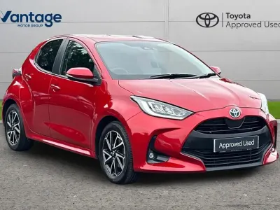 Used Toyota Yaris Design 113 HP (83 kW) 2023 Red Hatchback