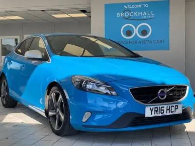 Begagnad Volvo V40 R-Design 120 HK (88 kW) 2016 Blå Halvkombi