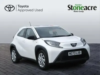 Used Toyota Aygo X PURE 72 HP (52 kW) 2023 White SUV