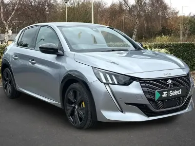 Käytetty Peugeot 208 GT-line 128 HP (94 kW) 2020 Harmaa Viistoperä