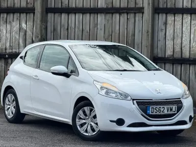 Begagnad Peugeot 208 Access 82 HK (60 kW) 2013 Vit Halvkombi