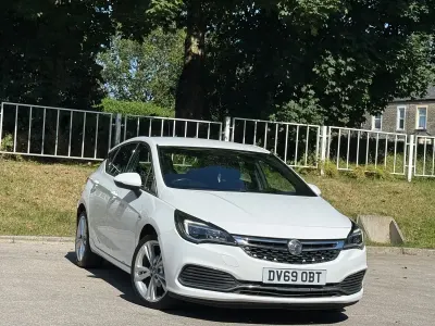 Used Vauxhall Astra SRi 2019 White Hatchback