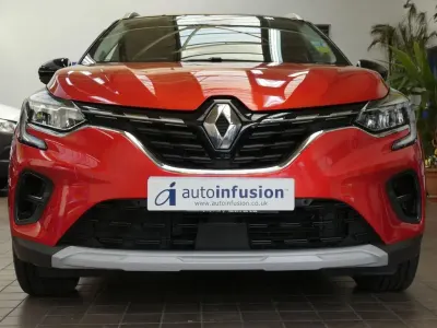 Used Renault Captur Version S 157 HP (115 kW) 2020 Red SUV