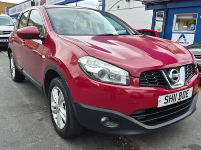 Używany Nissan Qashqai Acenta 117 KM (86 kW) 2011 Czerwony SUV
