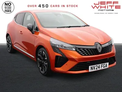 Used Renault Clio Techno 90 HP (66 kW) 2024 Orange Hatchback