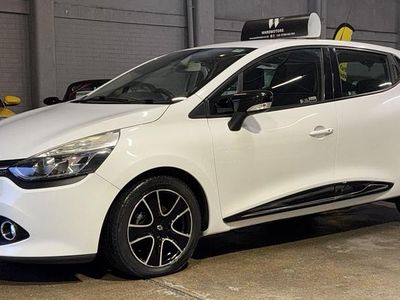 Used Renault Clio IV Dynamique 90 HP (66 kW) 2014 White Hatchback