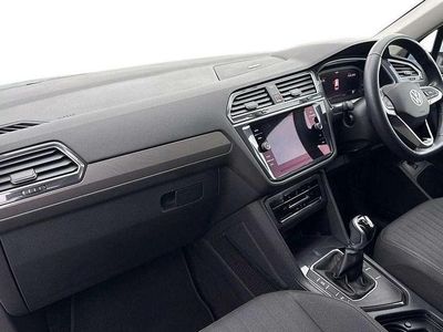 Używany VW Tiguan Life 150 KM (110 kW) 2022 Biały SUV