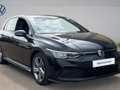 Second-hand VW Golf VIII R-line 150 CP (110 kW) 2022 Negru Hatchback
