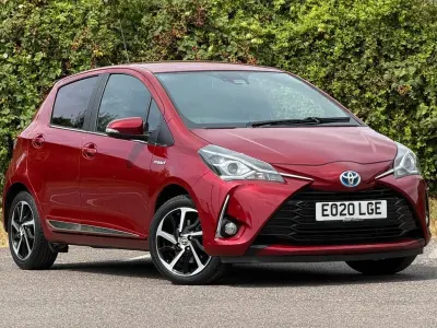 Used Toyota Yaris 100 HP (73 kW) 2020 Red Hatchback