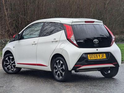 Used Toyota Aygo Trend 72 HP (52 kW) 2019 White Hatchback