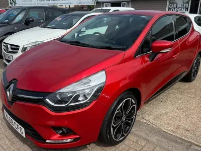 Used Renault Clio Iconic 90 HP (66 kW) 2019 Red Hatchback