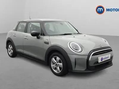 Usado Mini Cooper Classic 136 HP (100 kW) 2022 Cinzento Citadino