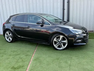 Used Vauxhall Astra Edition 140 HP (102 kW) 2015 Black Hatchback