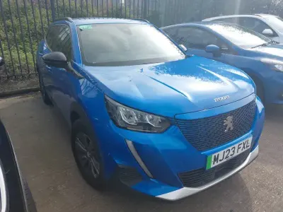 Używany Peugeot e-2008 Active+ 100 kW (136 KM) 2023 Niebieski SUV