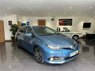 Used Toyota Auris Design 116 HP (85 kW) 2017 Blue Estate