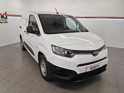White Used 2022 Toyota Proace Active MPV | £12,199 (Fair price)