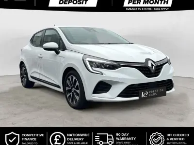 Used Renault Clio Iconic 90 HP (66 kW) 2022 White Hatchback