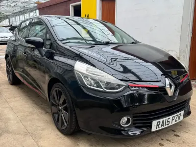 Begagnad Renault Clio IV Dynamique 90 HK (66 kW) 2015 Svart Halvkombi
