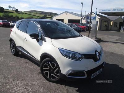 Cream/black Used 2017 Renault Captur Dynamique SUV | £7,895 (A bit pricey)