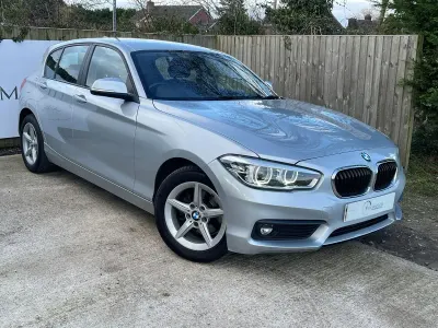 Używany BMW 116 2018 Srebrny Hatchback