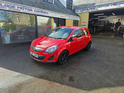 Używany Vauxhall Corsa Excite 65 KM (47 kW) 2014 Czerwony Hatchback