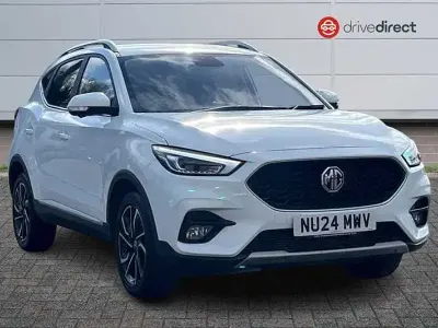 Używany MG ZS Exclusive 111 KM (81 kW) 2024 Biały SUV