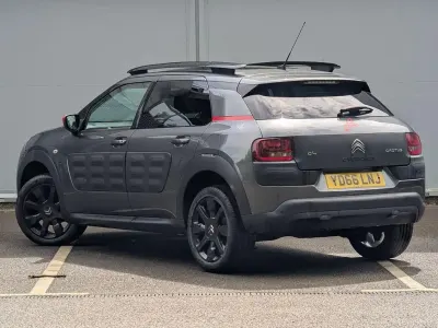 Usado Citroën C4 Cactus Flair 2016 Cinzento Citadino