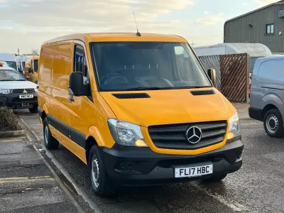 Begagnad Mercedes Sprinter 140 HK (102 kW) 2017 Gul Van