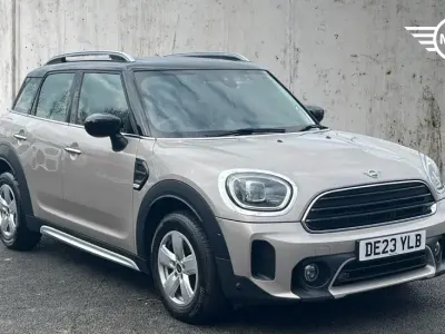 Usado Mini Cooper Countryman Classic 134 HP (98 kW) 2023 Cinzento SUV