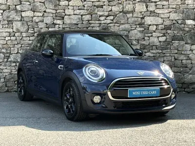 Used Mini Cooper Classic 134 HP (98 kW) 2019 Blue Hatchback
