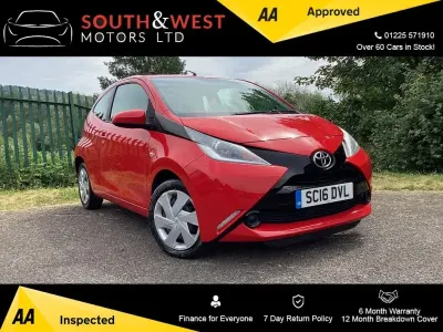 Used Toyota Aygo X-play 68 HP (50 kW) 2016 Red Hatchback