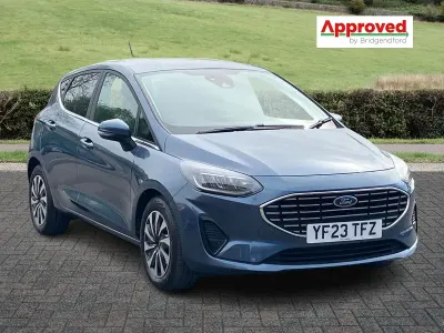 Begagnad Ford Fiesta Titanium 2023 Blå Halvkombi