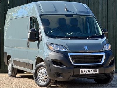 Begagnad Peugeot Boxer Premium 140 HK (102 kW) 2024 Grå Van