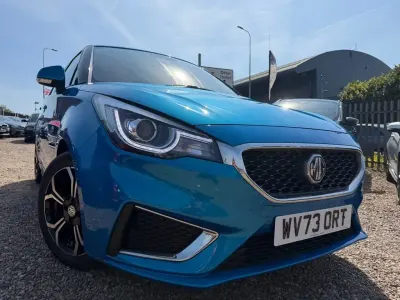 Begagnad MG MG3 Exclusive 106 HK (77 kW) 2023 Blå Halvkombi