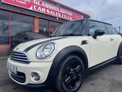 Usado Mini Cooper Hatch 122 HP (89 kW) 2013 Branco Citadino