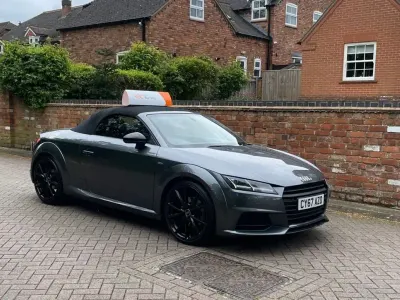 Begagnad Audi TT Black Edition 180 HK (132 kW) 2018 Grå Sportkupé