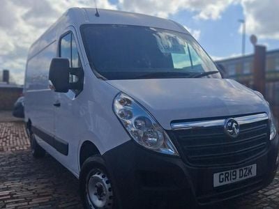 Second-hand Vauxhall Movano 130 CP (95 kW) 2019 Alb Monovolum