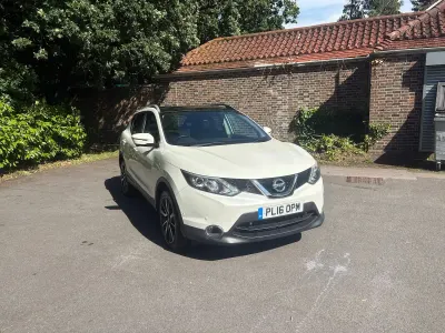 Used Nissan Qashqai Tekna 115 HP (84 kW) 2016 White SUV