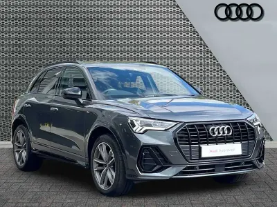 Begagnad Audi Q3 Black Edition 150 HK (110 kW) 2022 Grå SUV