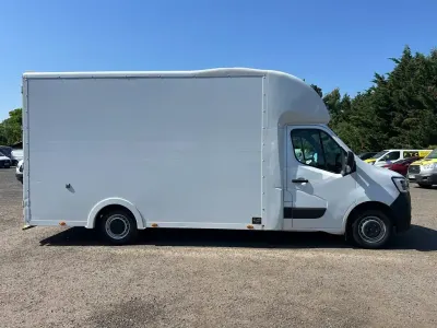 Used Renault Master Business 145 HP (106 kW) 2023 White MPV