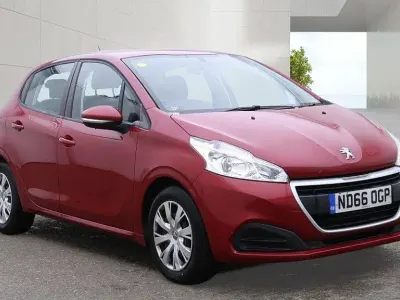 Used Peugeot 208 Access 100 HP (73 kW) 2017 Red Hatchback